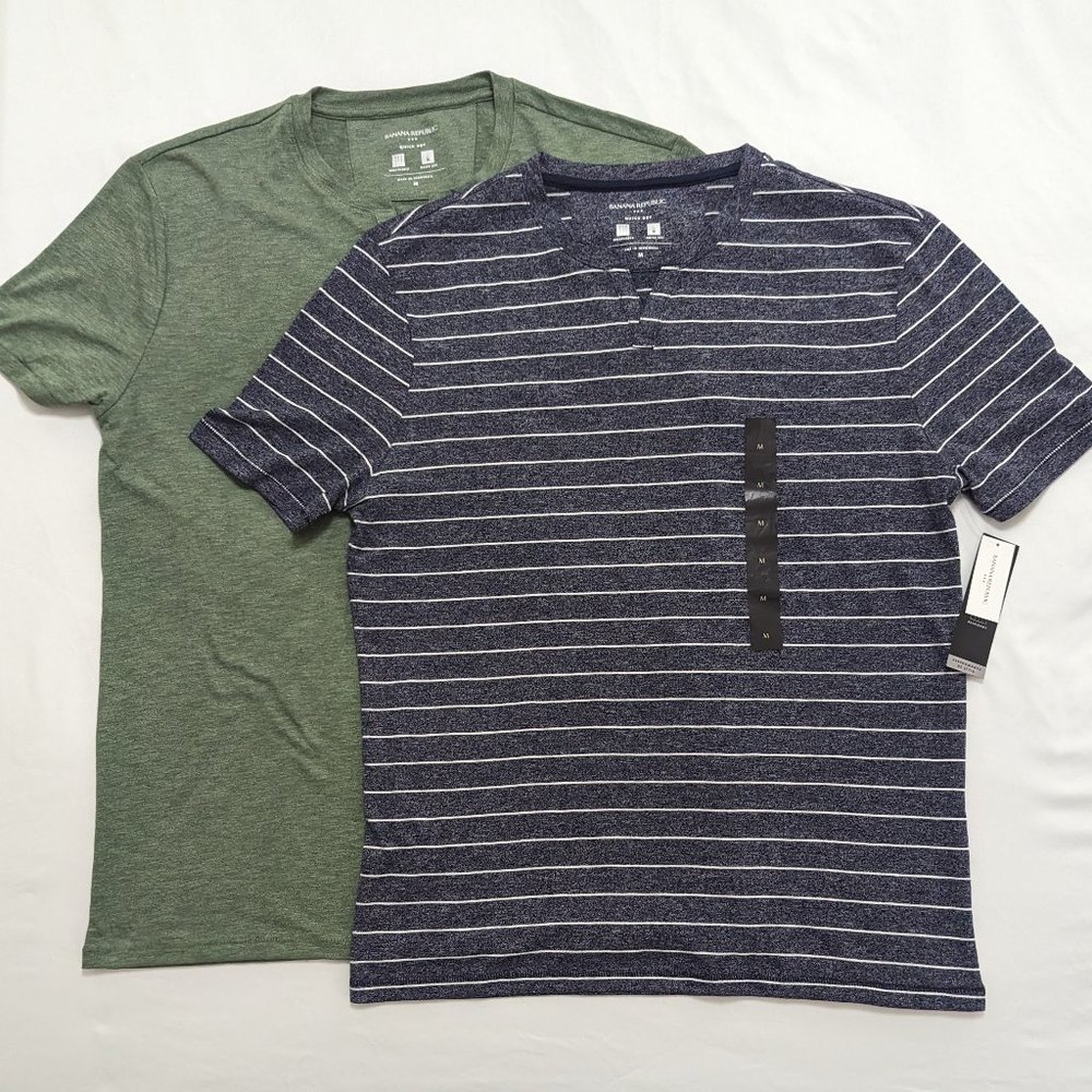 Banana Republic Shirt Quick Dry V-Neck Short Sleeve 2 shirt bundle Blue Green